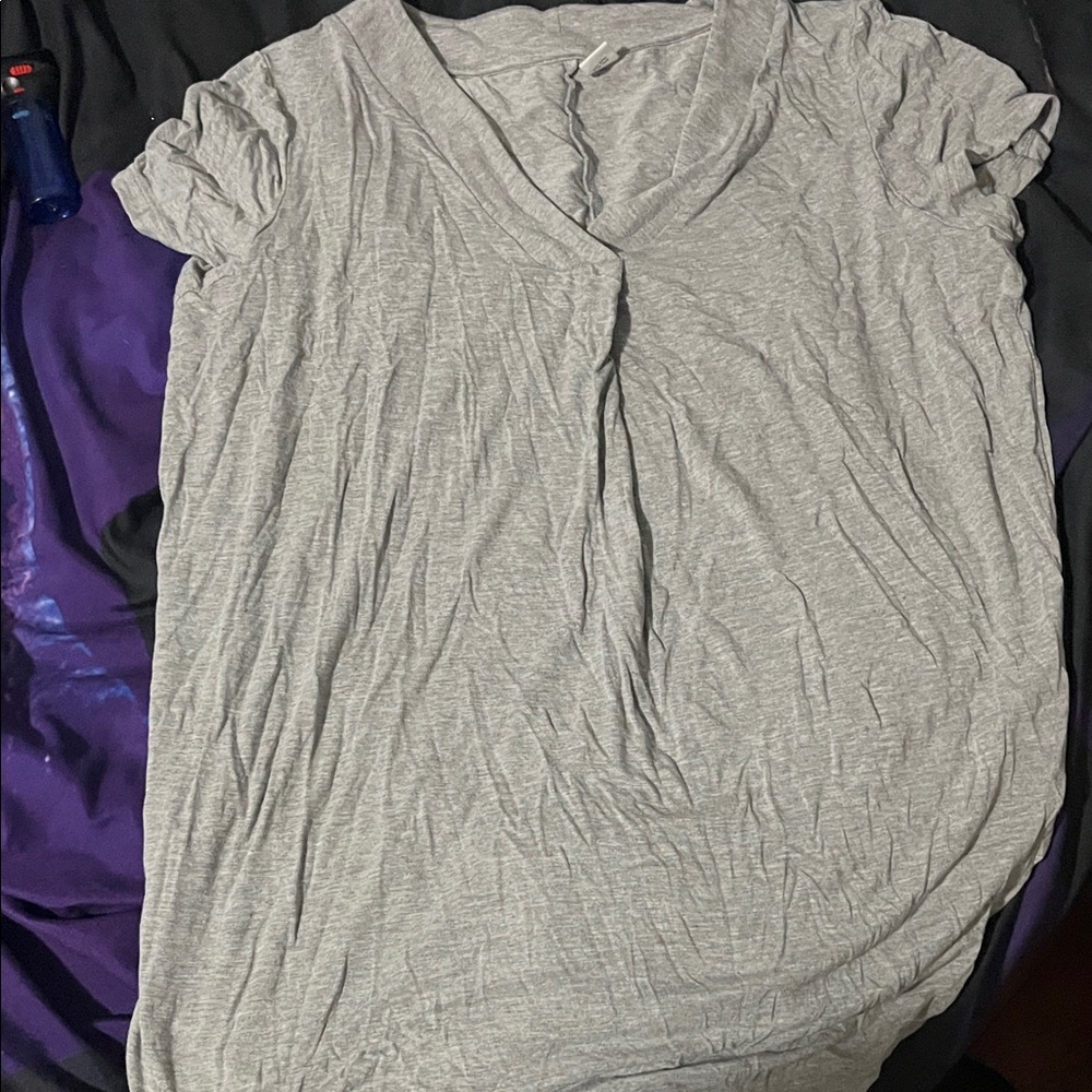 Old Navy Light Gray V-Neck Short Sleeve Tee